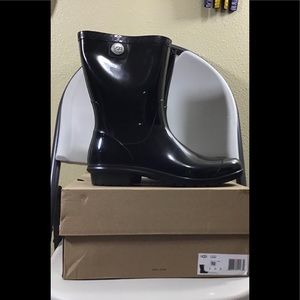 New UGG Sienna Mid Calf Rain Boots